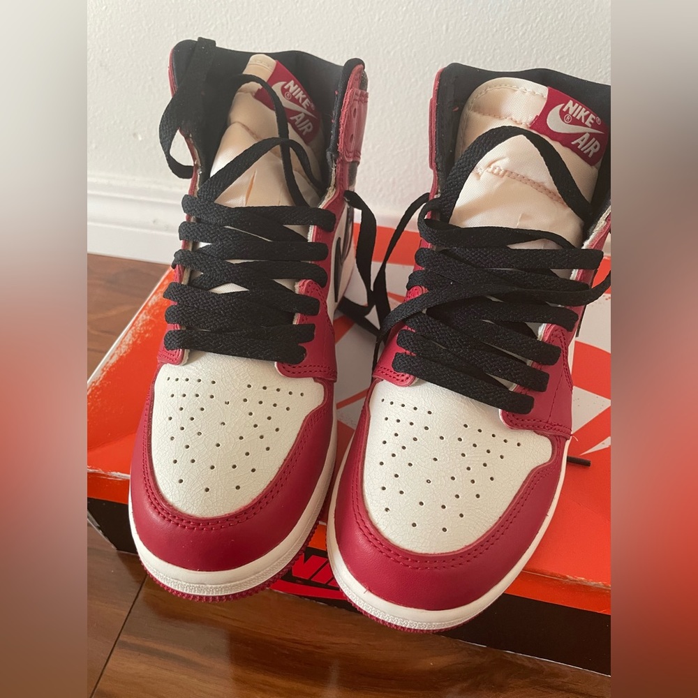 Jordan’s 1 Retro OG - Chicago Lost and Found W8 / Y6